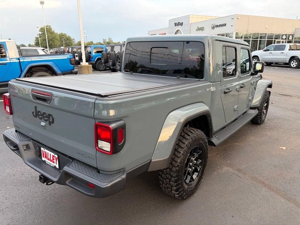 Used 2025 Jeep Gladiator Sport AWD/4WD image 7