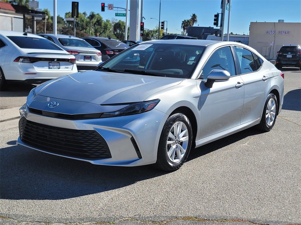Used 2025 Toyota Camry LE image 10