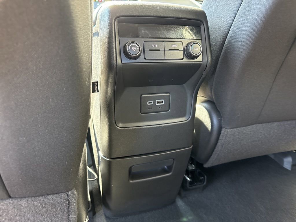 Used 2023 GMC Acadia SLE image 15