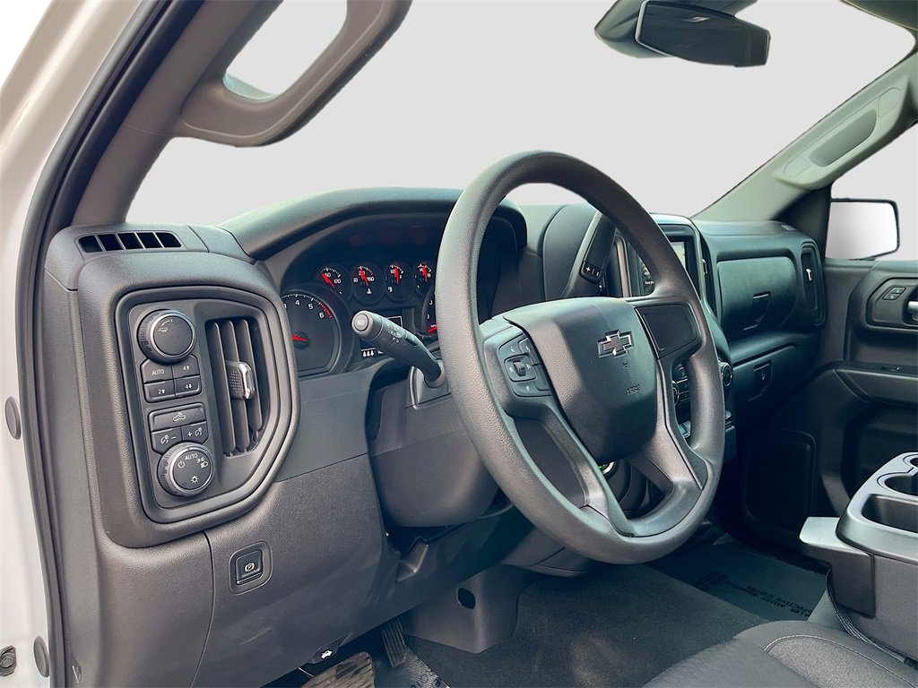 Used 2024 Chevrolet Silverado 1500 Custom Trail Boss w/ Turbomax Blackout Package image 9