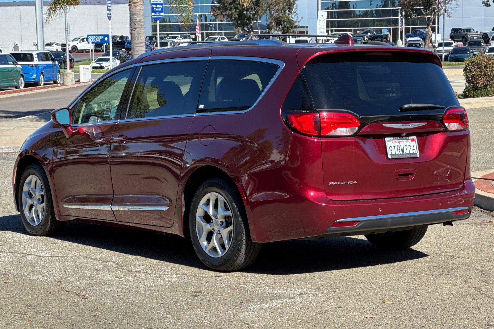 Used 2020 Chrysler Pacifica Touring-L w/ Tire & Wheel Group image 5