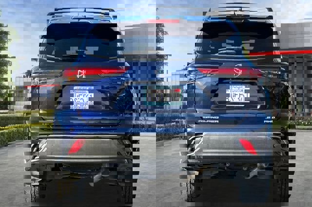 Used 2020 Toyota Highlander LE image 5