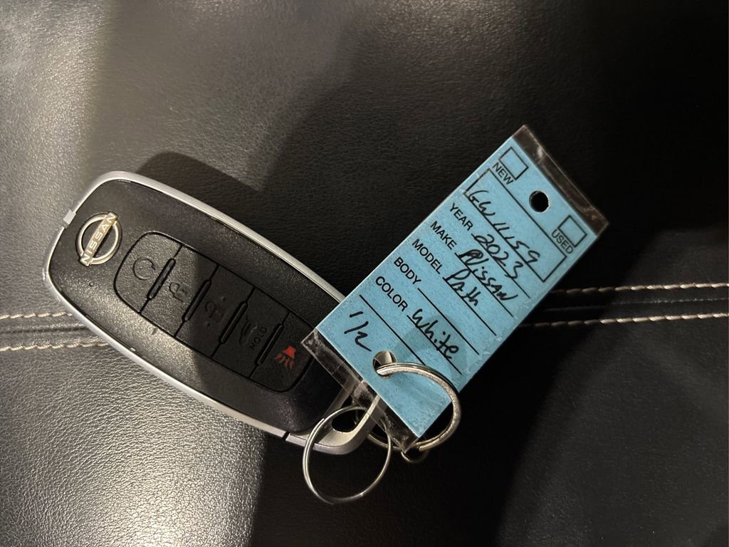 Used 2023 Nissan Pathfinder SL w/ Black Appearance Package image 39