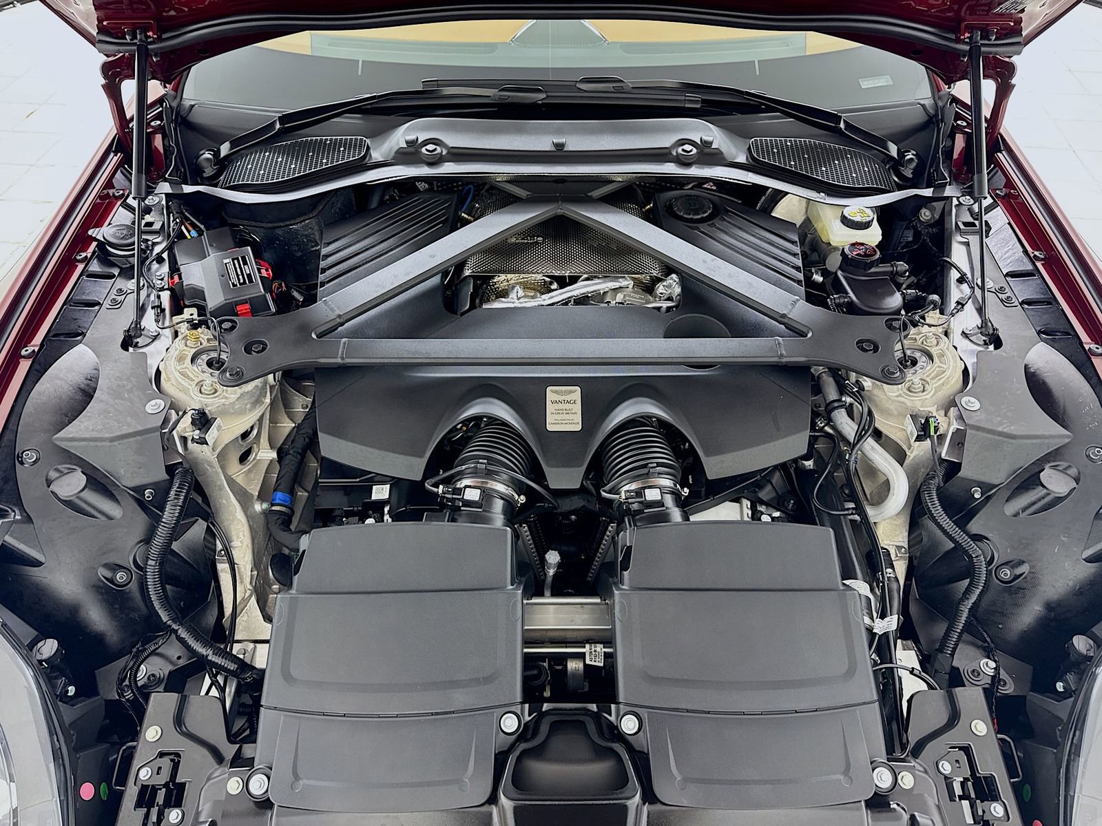 Used 2026 Aston Martin V8 Vantage Coupe image 24