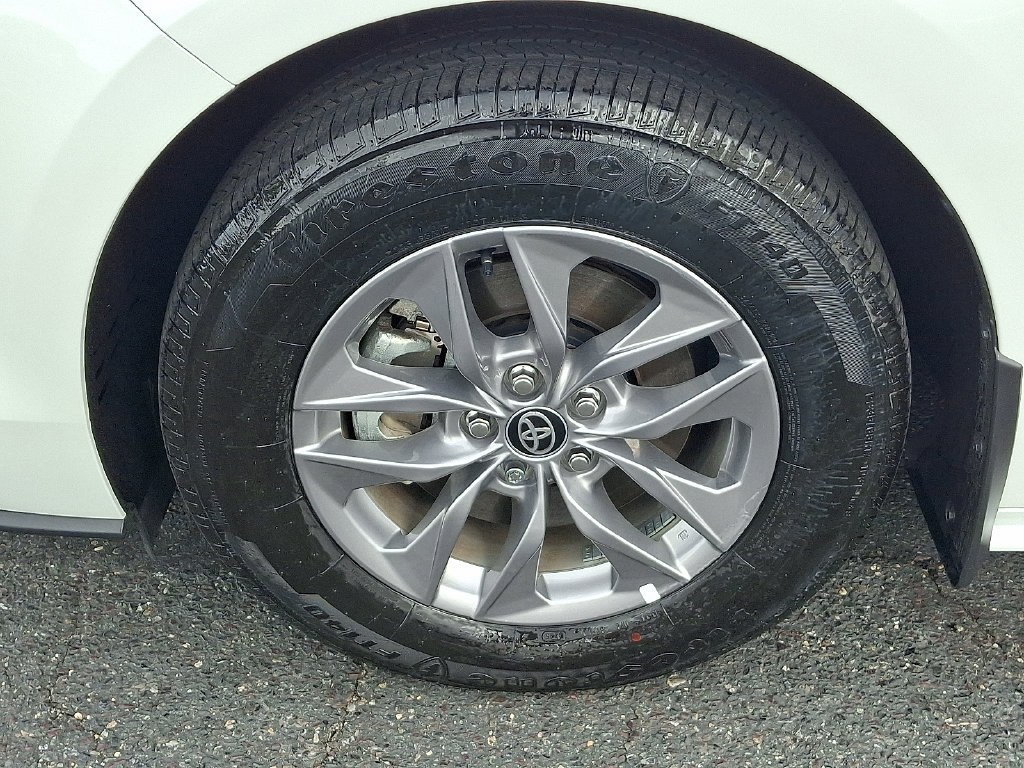 Certified 2026 Toyota Sienna XLE FWD image 8