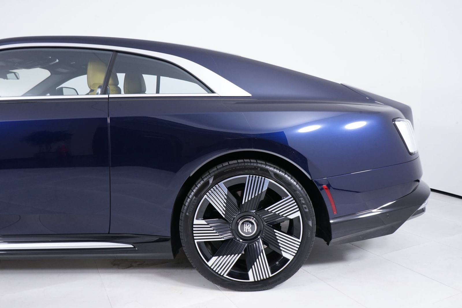 Used 2025 Rolls-Royce Spectre w/ Leather Finishing Pack AWD/4WD image 12