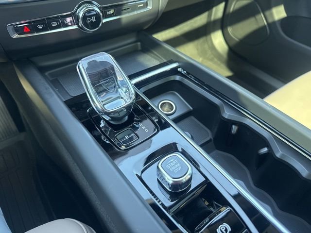 New 2026 Volvo XC60 B5 Plus w/ Protection Package Premier image 25