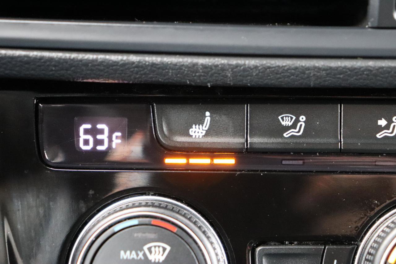 Used 2024 Volkswagen Jetta SE FWD image 32