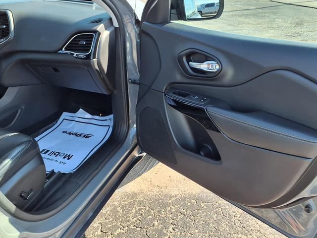 Used 2023 Jeep Cherokee Altitude Lux image 90