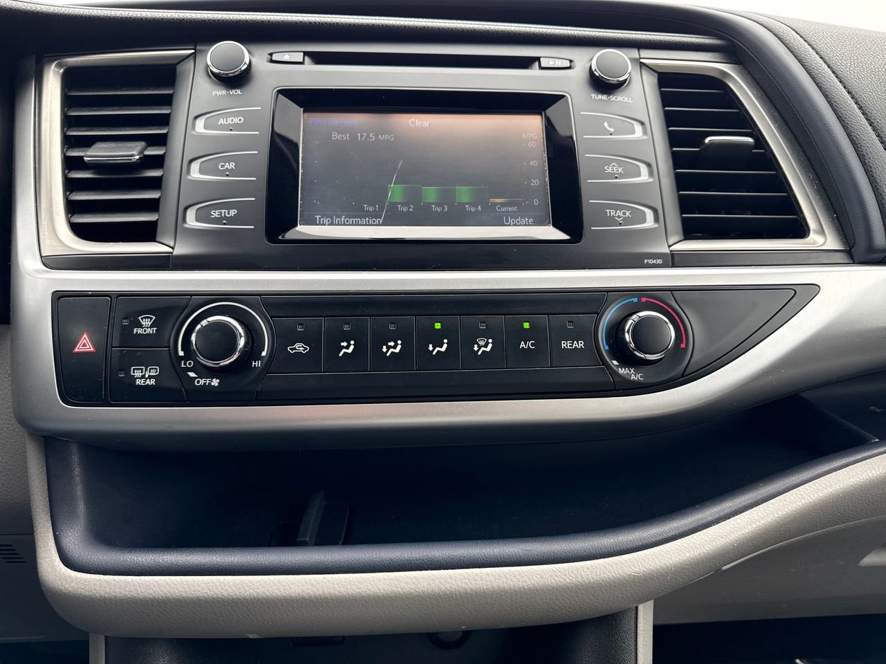 Used 2015 Toyota Highlander LE AWD/4WD image 19