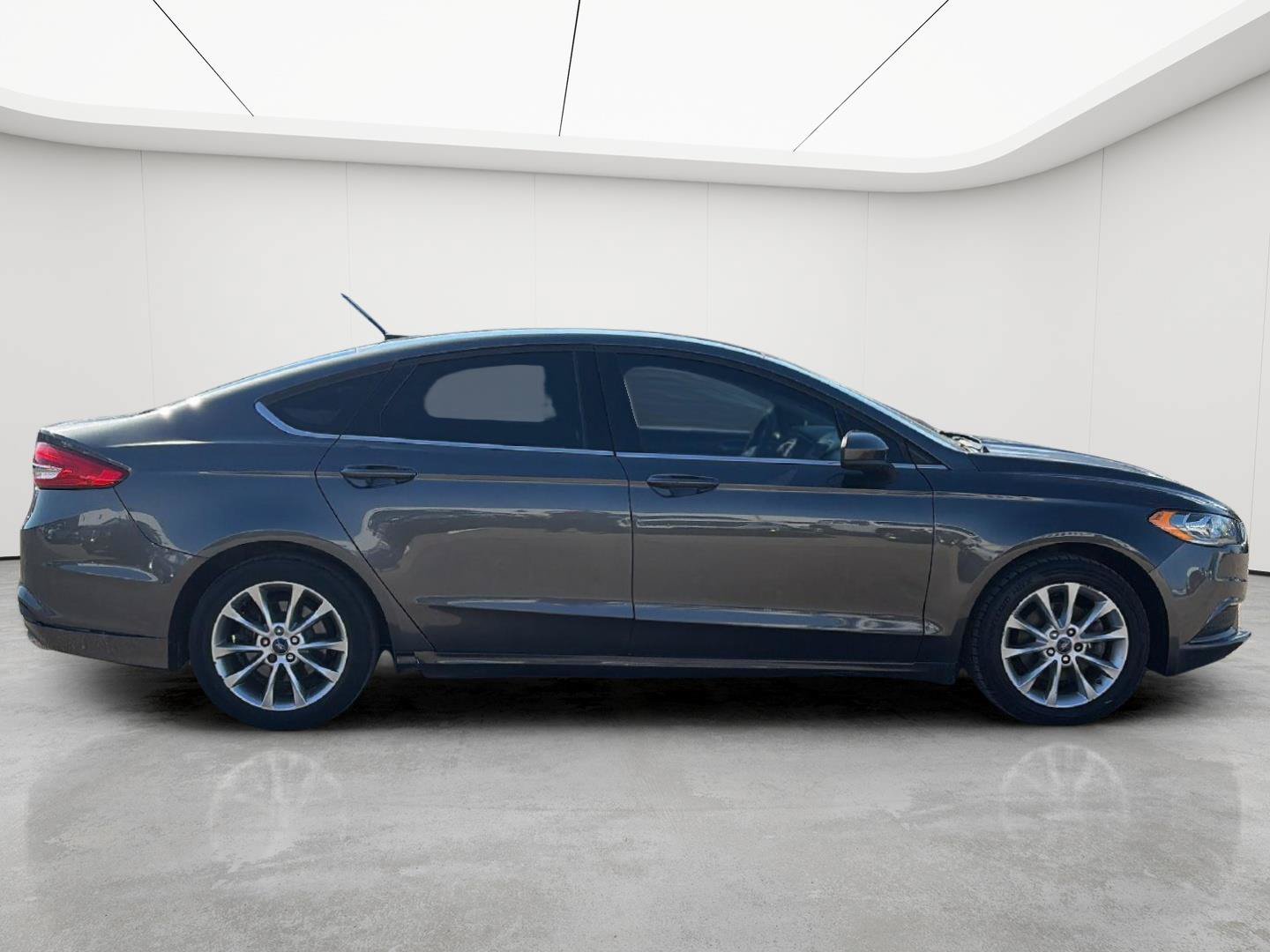 Used 2017 Ford Fusion SE FWD image 8