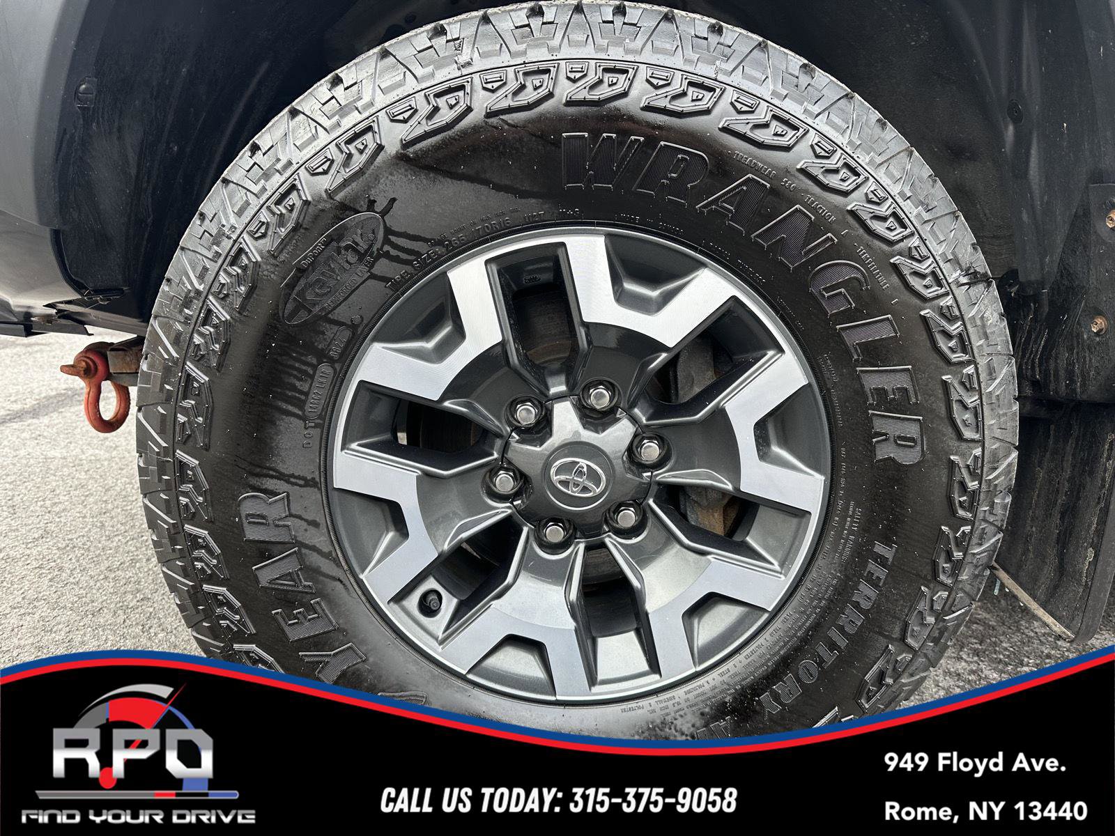 Used 2021 Toyota Tacoma TRD Off-Road w/ TRD Premium Off Road Package AWD/4WD image 10
