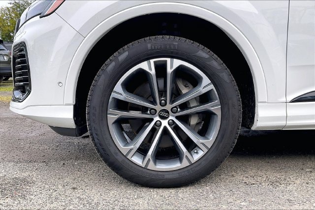 Certified 2026 Audi Q7 3.0T Premium w/ Convenience Plus Package AWD/4WD image 9