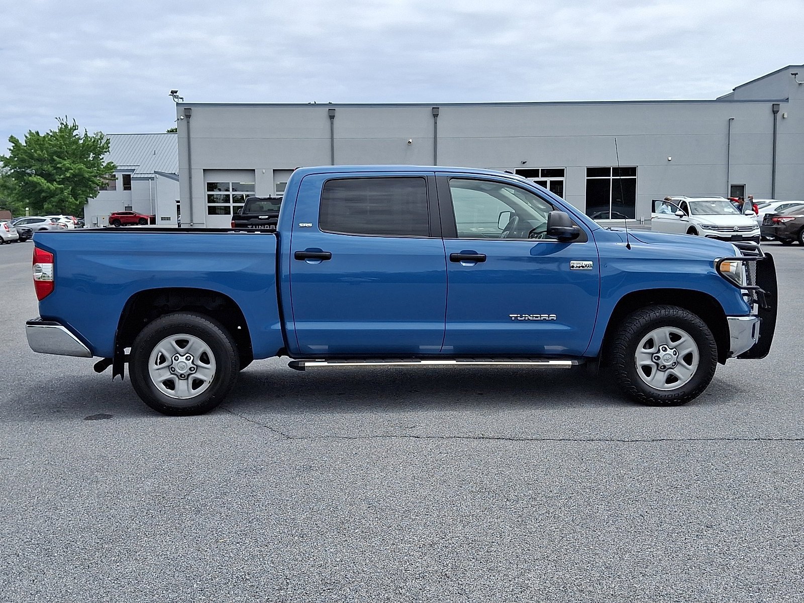 Used 2019 Toyota Tundra SR5 w/ SR5 Upgrade Package AWD/4WD image 8