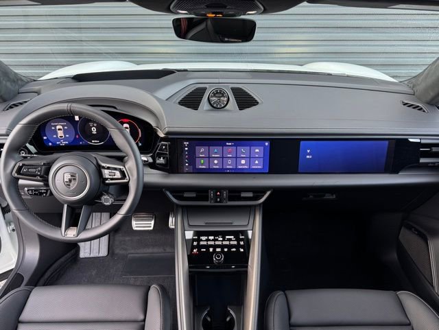 New 2025 Porsche Macan Turbo Electric AWD/4WD image 17