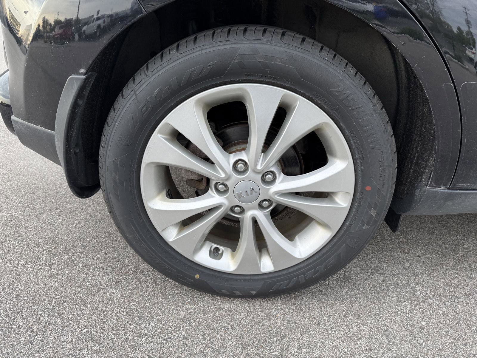 Used 2016 Kia Soul + FWD image 13