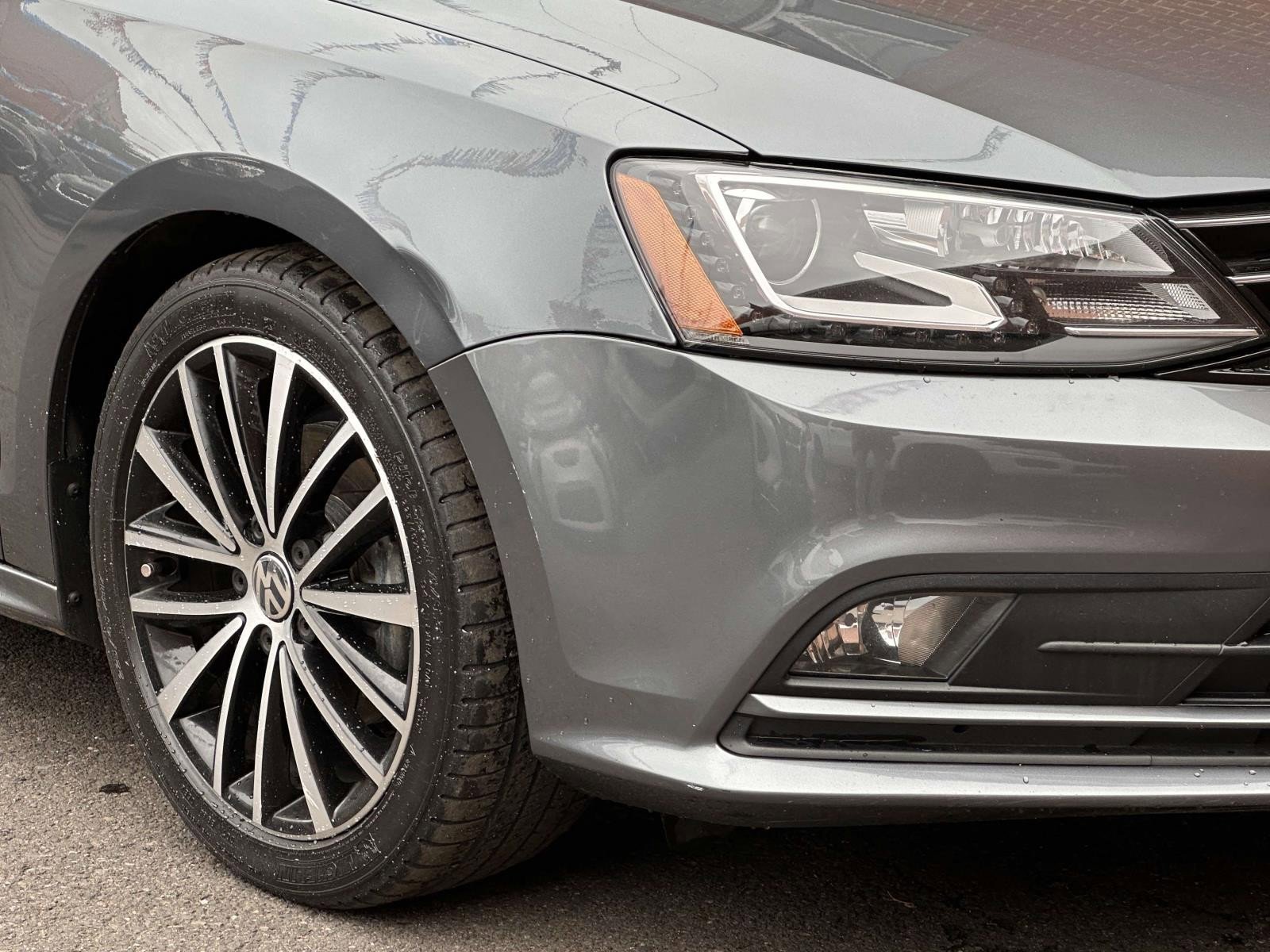 Used 2016 Volkswagen Jetta Sport w/ Lighting Package image 9