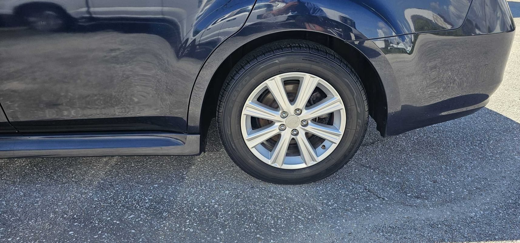 Used 2012 Subaru Legacy 2.5i Premium w/ All-Weather Pkg + Moonroof AWD/4WD image 11