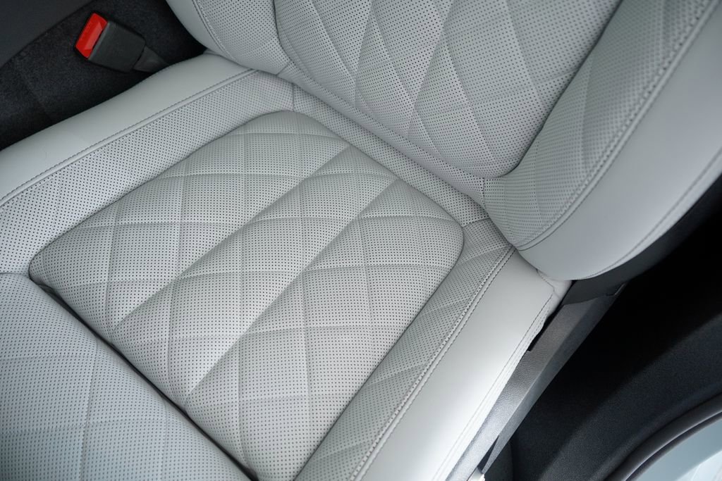 New 2026 BMW X6 xDrive40i w/ Climate Comfort Package image 10