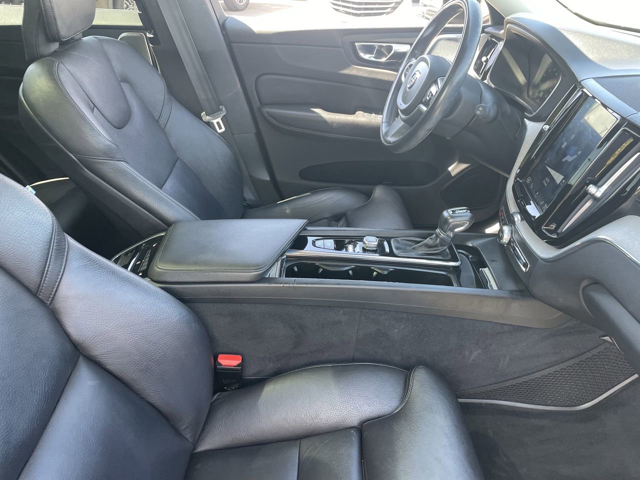Used 2020 Volvo XC60 T6 Inscription w/ Protection Package Premier image 12