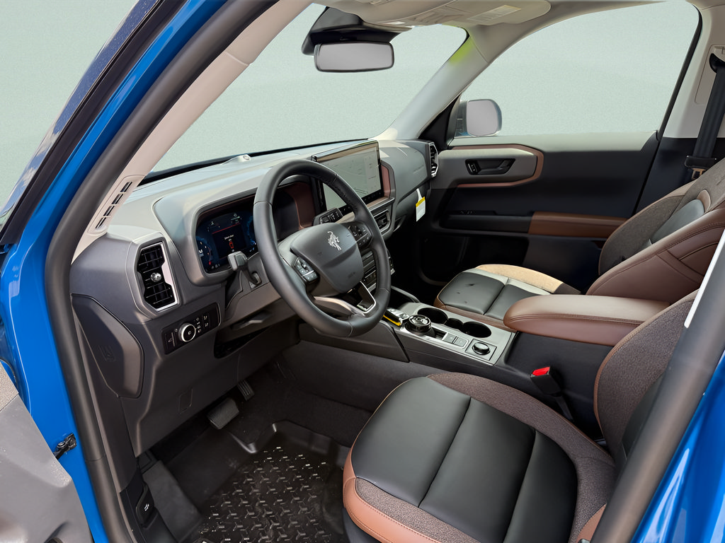 Used 2025 Ford Bronco Sport Outer Banks w/ Outer Banks Tech Package+ AWD/4WD image 4