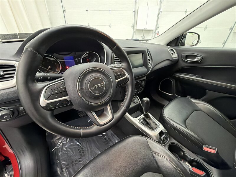 Used 2019 Jeep Compass Latitude w/ Cold Weather Group FWD image 11