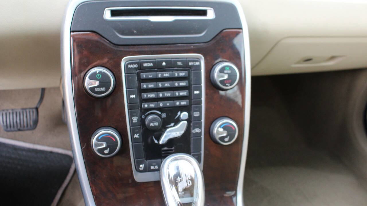 Used 2013 Volvo XC70 3.2 image 13