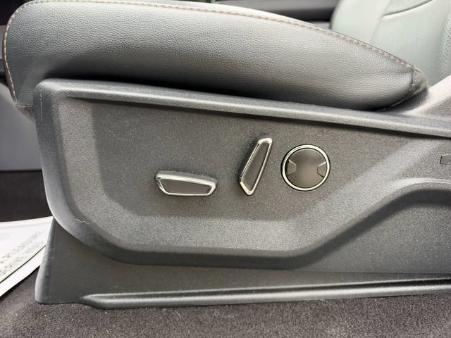 Used 2024 Ford F150 Lightning Lariat AWD/4WD image 27