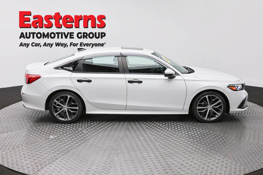 Used 2022 Honda Civic Touring image 4
