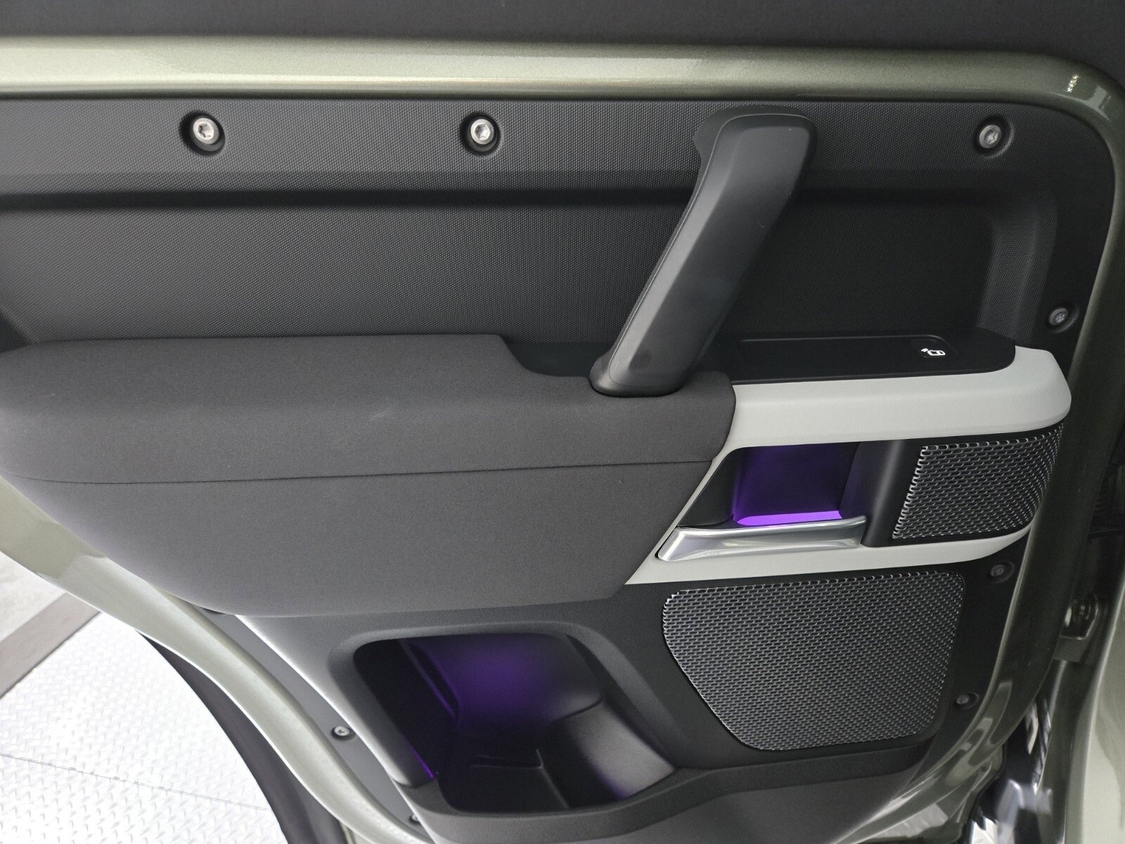 Used 2023 Land Rover Defender 110 SE image 20