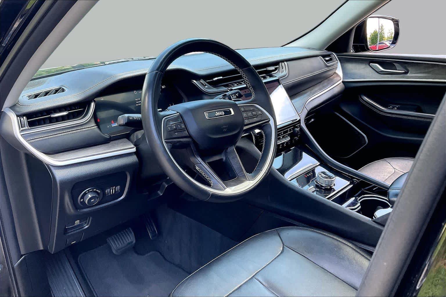 Used 2022 Jeep Grand Cherokee L Limited AWD/4WD image 17