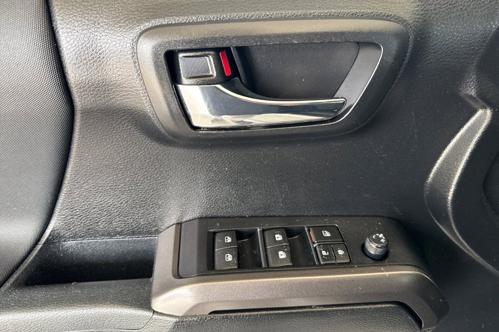 Used 2021 Toyota Tacoma TRD Sport w/ Technology Package image 12