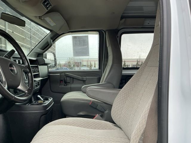 Used 2017 GMC Savana 3500 RWD image 13