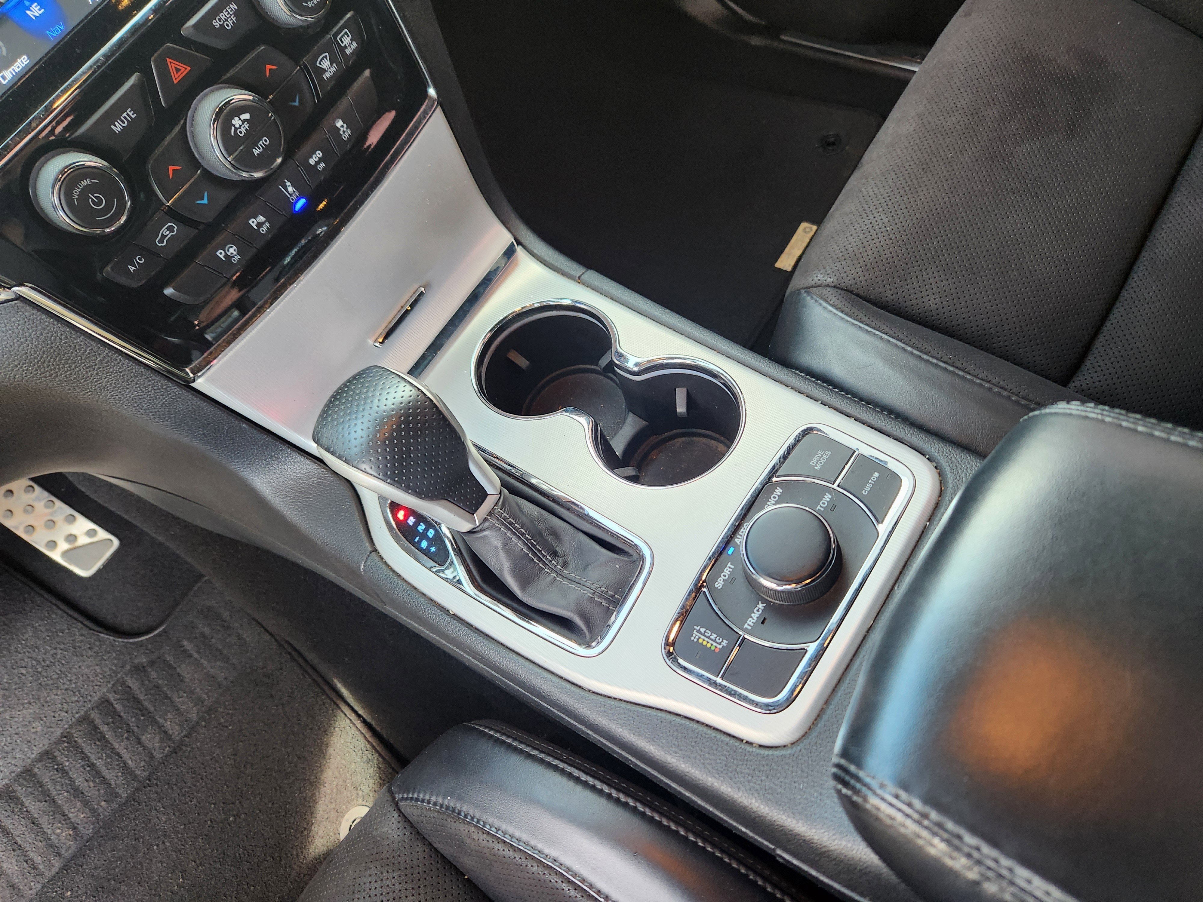 Used 2020 Jeep Grand Cherokee SRT image 17