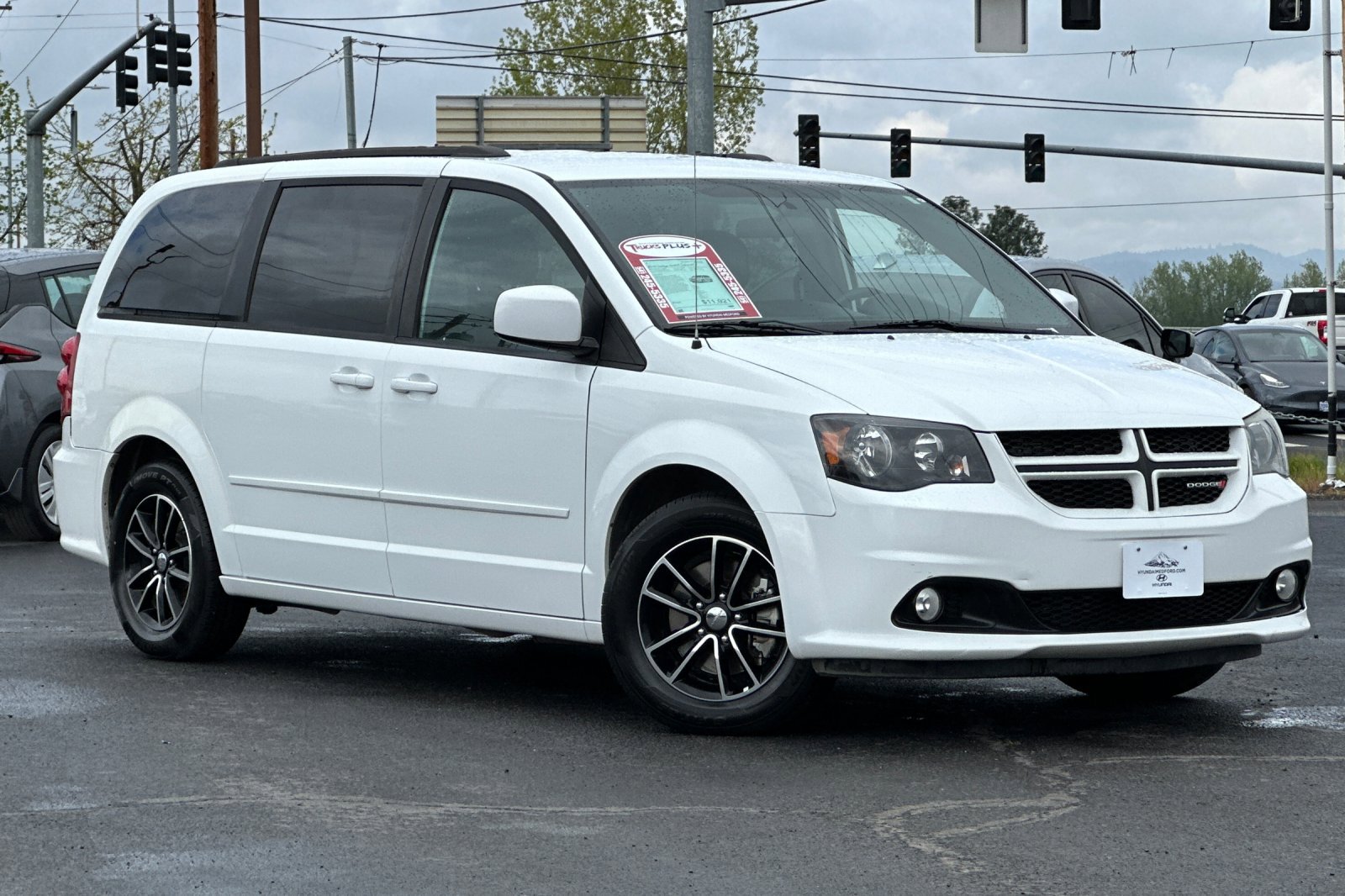 Used 2016 Dodge Grand Caravan R/T FWD image 2
