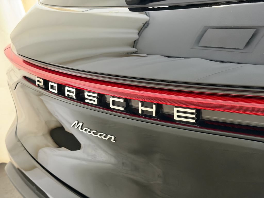 Certified 2023 Porsche Macan AWD/4WD image 25