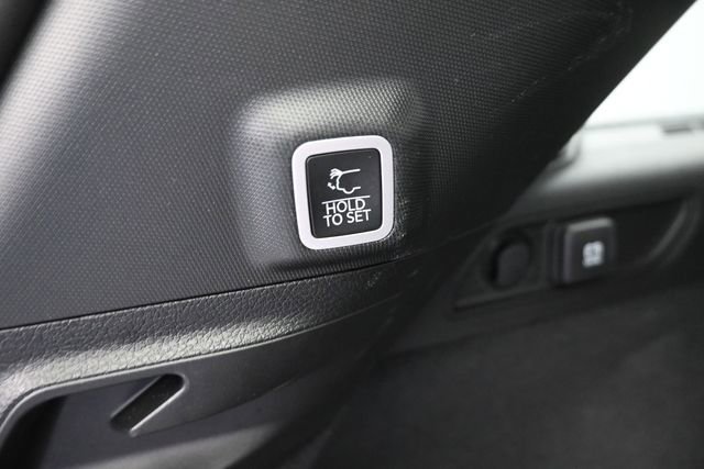 Used 2023 Jeep Grand Cherokee Overland w/ Luxury Tech Group IV AWD/4WD image 7