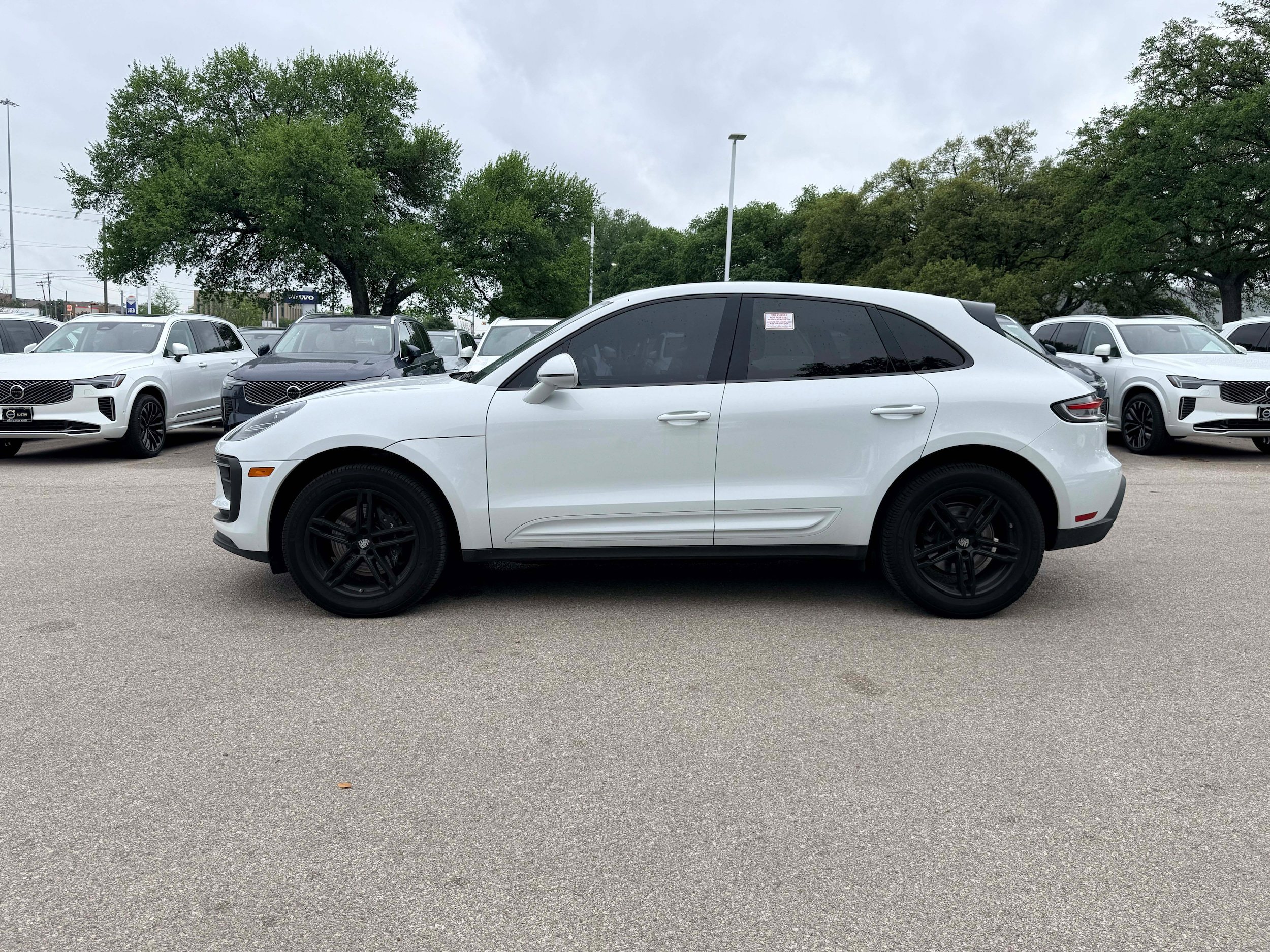 Used 2023 Porsche Macan AWD/4WD image 3