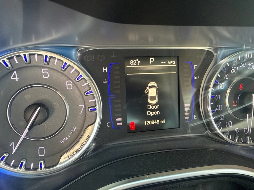 Used 2016 Chrysler 200 Limited FWD image 13