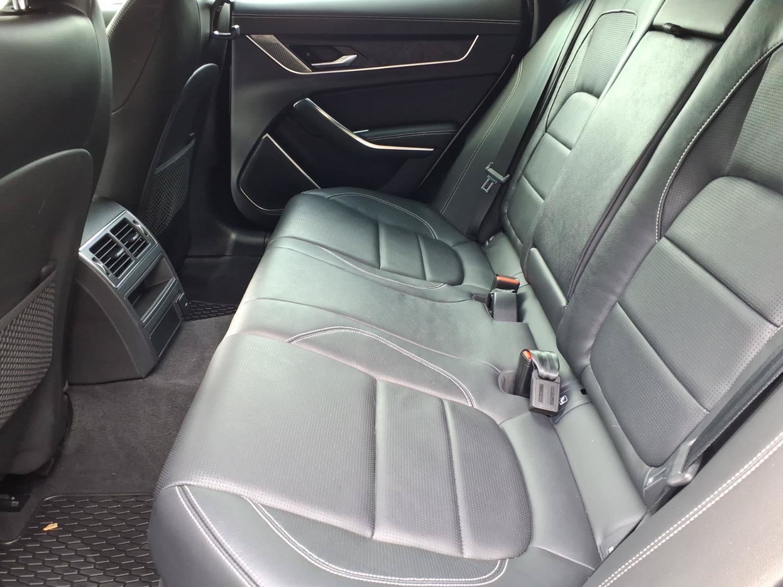Certified 2022 Jaguar XF R-Dynamic SE AWD/4WD image 5