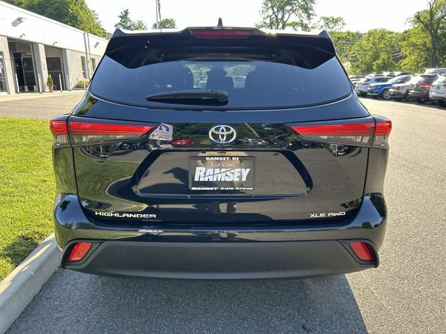 Used 2023 Toyota Highlander XLE AWD/4WD image 7