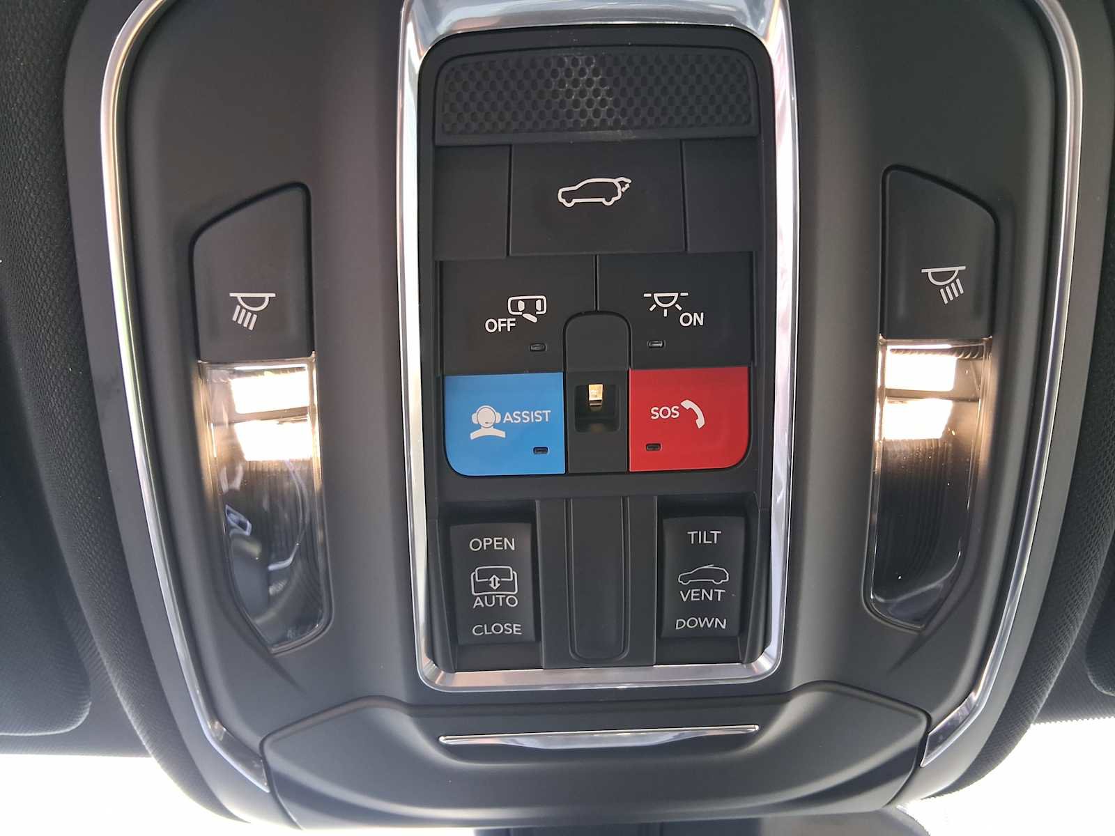 Used 2023 Jeep Grand Cherokee Altitude image 12