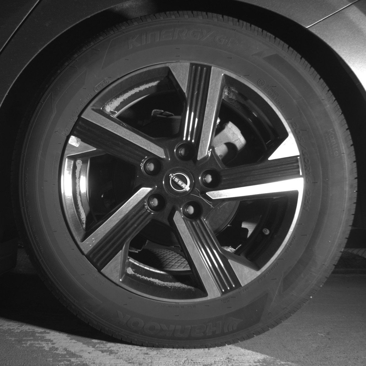 Used 2025 Nissan Sentra SV FWD image 14