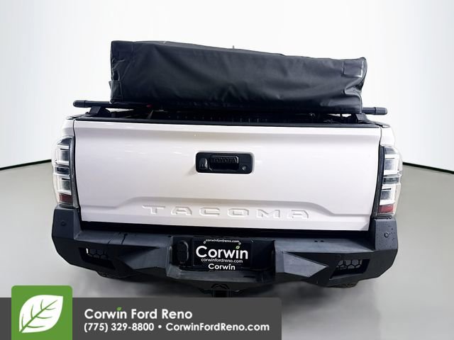 Used 2018 Toyota Tacoma TRD Off-Road w/ Technology Package image 6