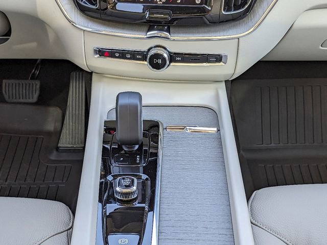 New 2025 Volvo XC60 B5 Plus w/ Protection Package Premier image 23