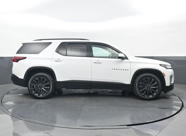 Used 2023 Chevrolet Traverse RS image 2