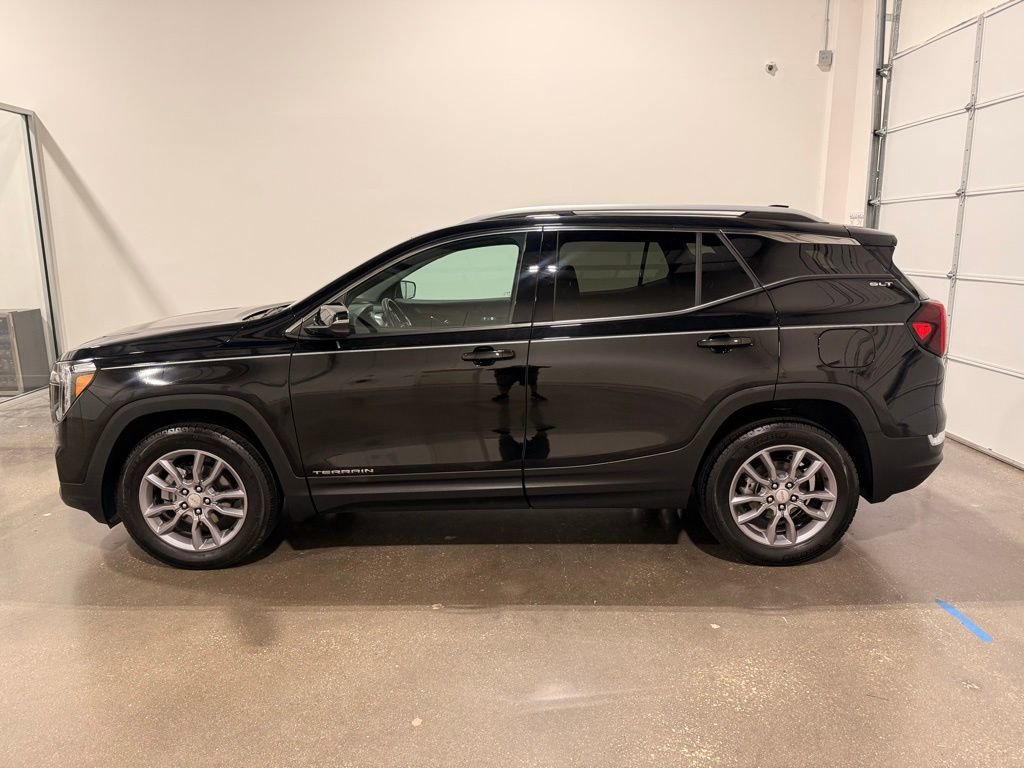 Used 2024 GMC Terrain SLT image 8