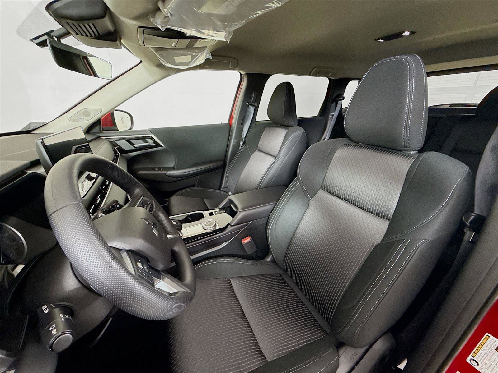 New 2026 Mitsubishi Outlander ES FWD image 2