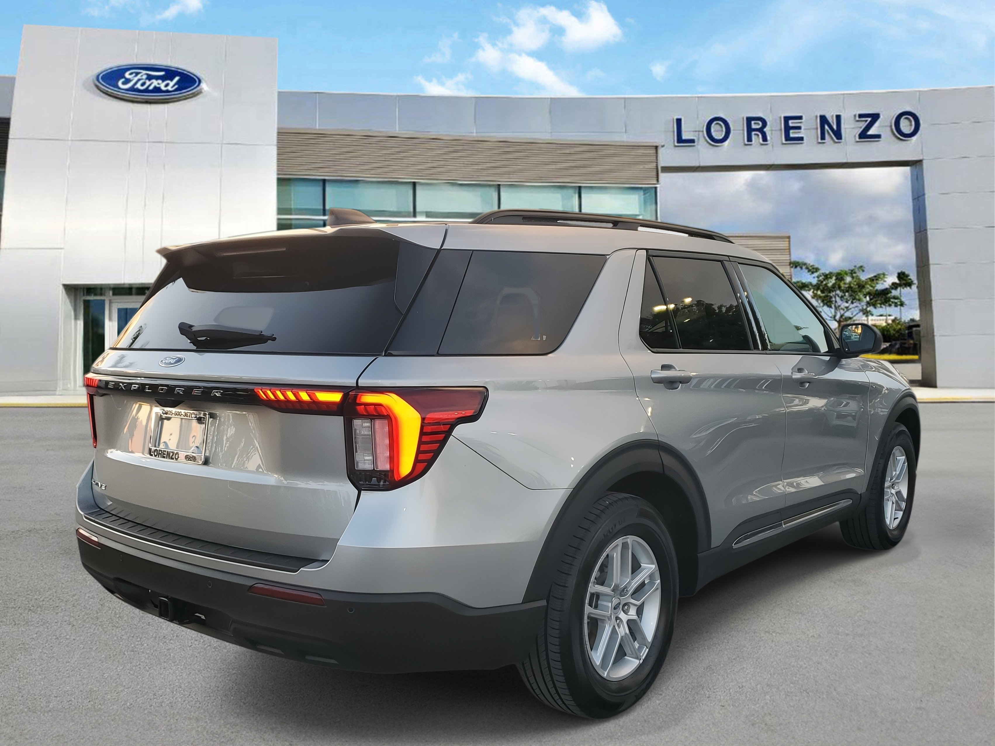 Used 2025 Ford Explorer Active image 5