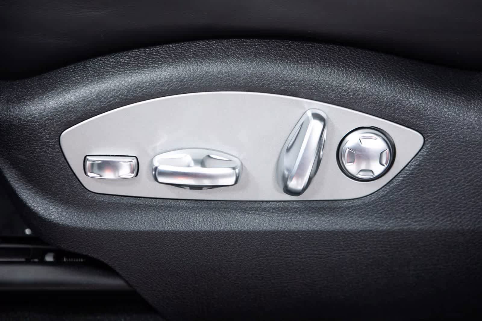 Used 2026 Porsche Macan AWD/4WD image 24